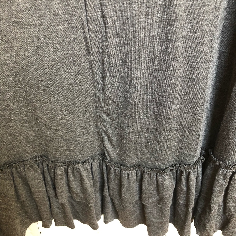 Easel Long Gray Tunic - Ruffle Bottom - Picture 4 of 4